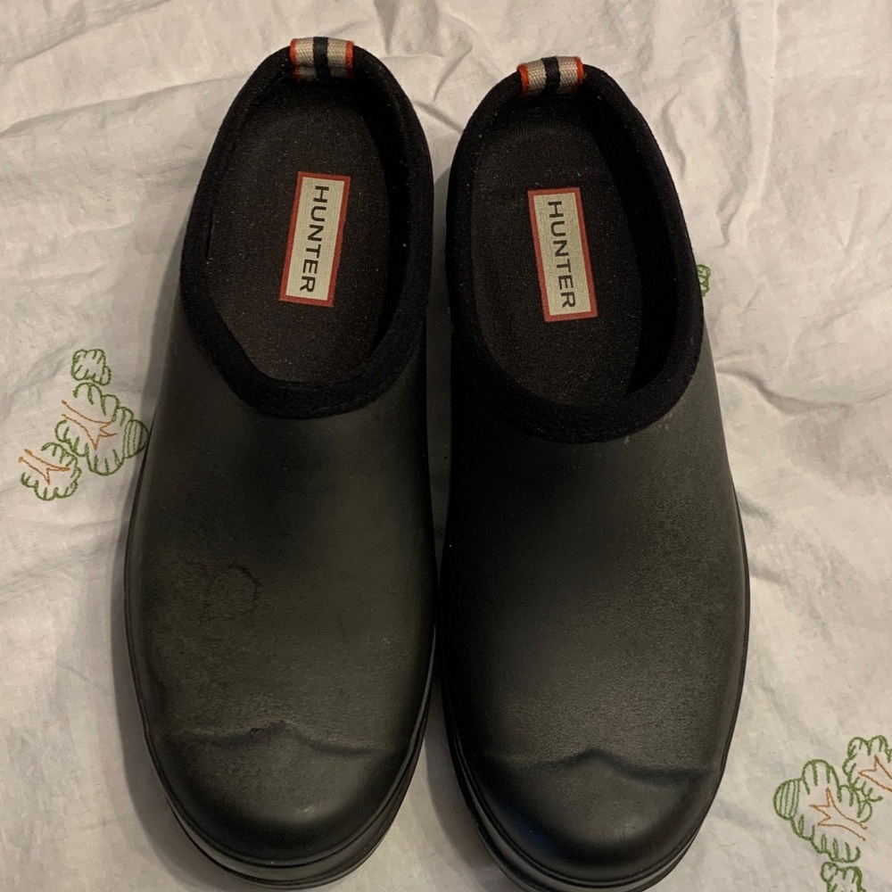 Hunter women’s Black Low-Profile Rain Clog with Red-Trim Pull size 38